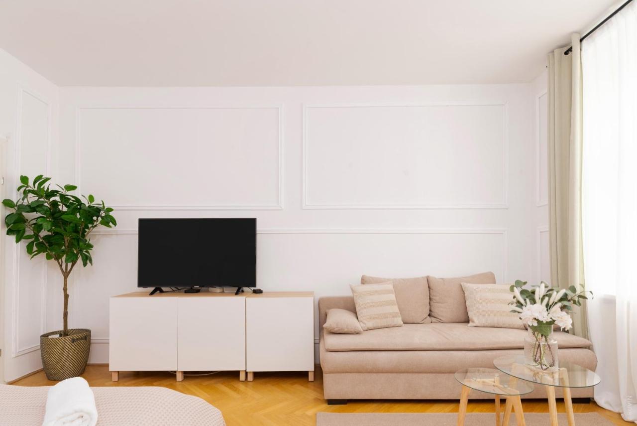 Designer Near Schoenbrunn Wien