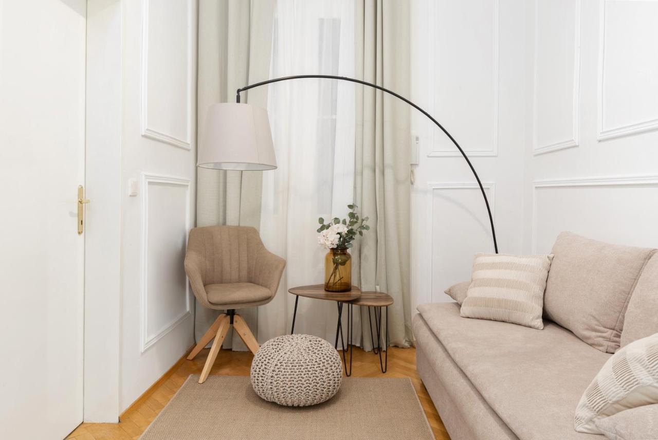 Designer Near Schoenbrunn * Wien